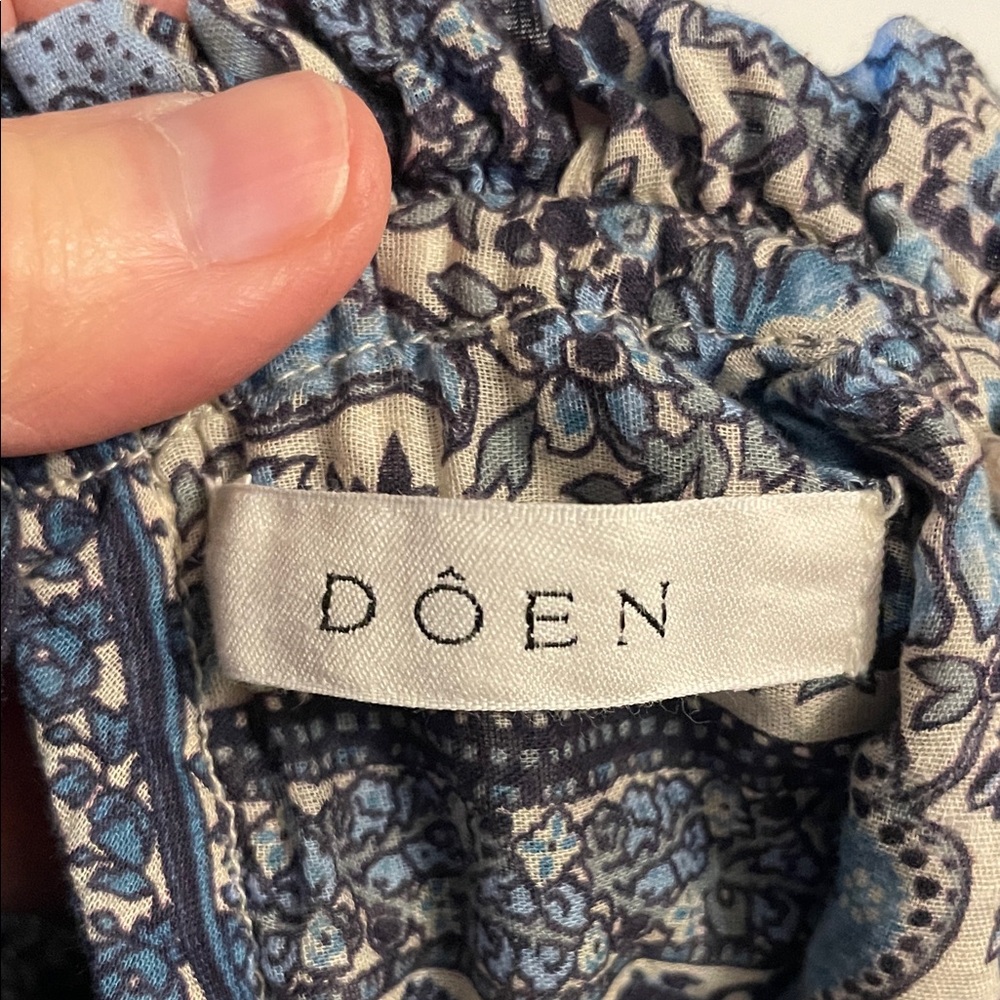 Doen Long-Sleeved Ruffly Blouse